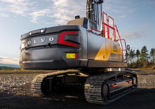 Pásová rypadla Volvo EC400 Straight Boom NL