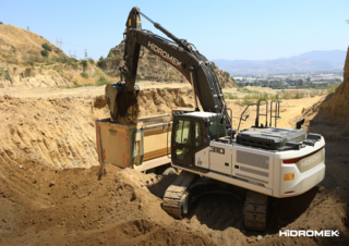 Pásová rypadla Hidromek HMK 310 LC