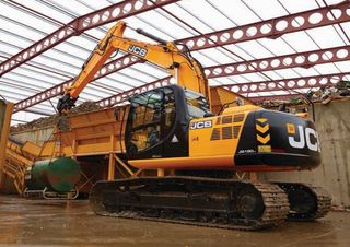 Pásová rypadla JCB JS190LC