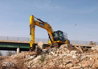 Pásová rypadla JCB JS220LC