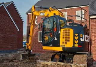 Pásová rypadla JCB JZ140