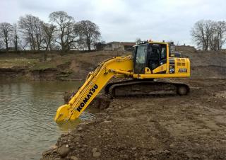 Pásová rypadla Komatsu PC210LCi-11E0