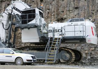 Pásová rypadla Liebherr R 9150 B 
