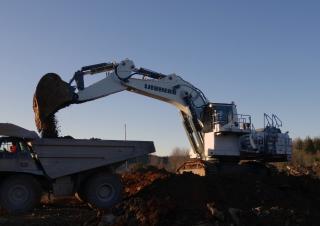 Pásová rypadla Liebherr R 9150 B 