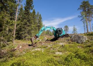 Pásová rypadla Kobelco SK 140 SRL 5
