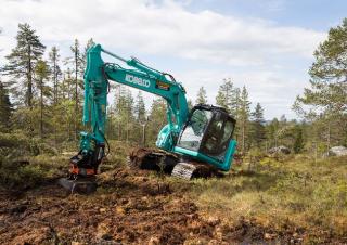 Pásová rypadla Kobelco SK 140 SRL 5