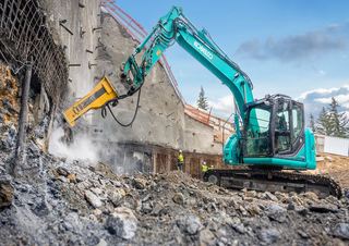 Pásová rypadla Kobelco SK 140 SRLC 3