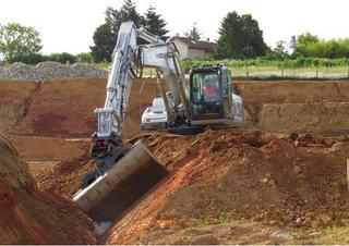 Pásová rypadla Kobelco SK 210 H NLC 10E