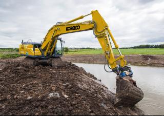 Pásová rypadla Kobelco SK 210 LC 10