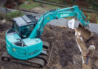 Pásová rypadla Kobelco SK 75 SR 3