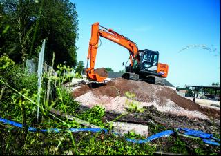 Pásová rypadla Hitachi ZX130-6