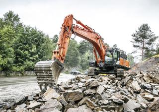 Pásová rypadla Hitachi ZX490LCH-6