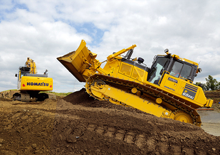 Pásové buldozery Komatsu D85EXi-18E0