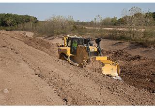 Pásové buldozery Caterpillar D8T