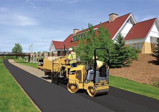 Pásové finišery Caterpillar AP255E