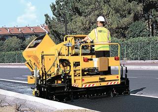 Pásové finišery Caterpillar AP255E