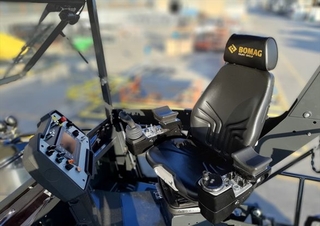 Pásové finišery Bomag BF 800 C 3 S 500