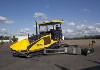 Pásové finišery Bomag BF 880 C
