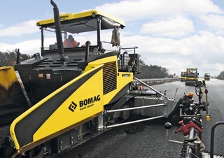 Pásové finišery Bomag BF 880 C
