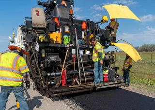 Pásové finišery Astec ROADTEC SP-200