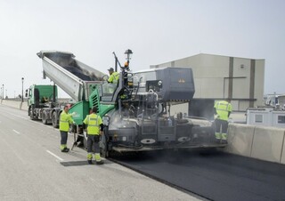 Pásové finišery Vögele Super 1800-3i SprayJet