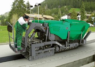Pásové finišery Vögele Super 700i