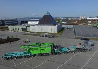 Pásové jeřáby s příhradovým výložníkem Sennebogen 6300E