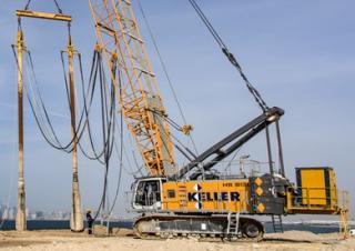 Pásové jeřáby s příhradovým výložníkem Liebherr HS 8130