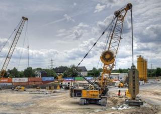 Pásové jeřáby s příhradovým výložníkem Liebherr HS 8130