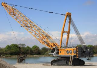 Pásové jeřáby s příhradovým výložníkem Liebherr HS 8300.1