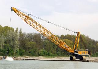 Pásové jeřáby s příhradovým výložníkem Liebherr HS 8300.1
