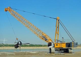 Pásové jeřáby s příhradovým výložníkem Liebherr HS 895 HD