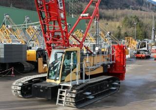 Pásové jeřáby s příhradovým výložníkem Liebherr LR 1110