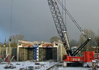 Pásové jeřáby s příhradovým výložníkem Liebherr LR 1200