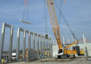 Pásové jeřáby s příhradovým výložníkem Liebherr LR 1200