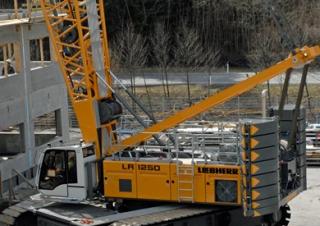 Pásové jeřáby s příhradovým výložníkem Liebherr LR 1250
