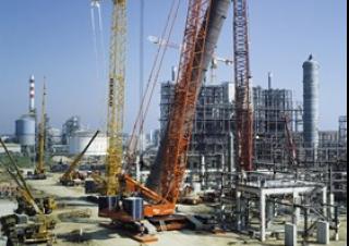 Pásové jeřáby s příhradovým výložníkem Liebherr LR 1350/1