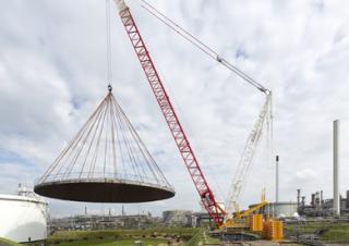 Pásové jeřáby s příhradovým výložníkem Liebherr LR 1500