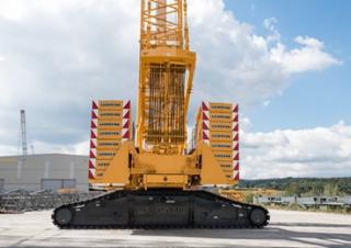 Pásové jeřáby s příhradovým výložníkem Liebherr LR 1500