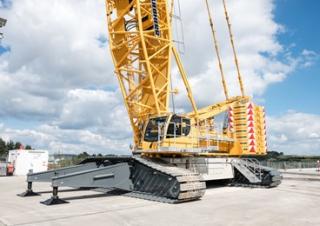 Pásové jeřáby s příhradovým výložníkem Liebherr LR 1500