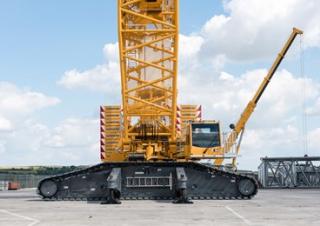 Pásové jeřáby s příhradovým výložníkem Liebherr LR 1500