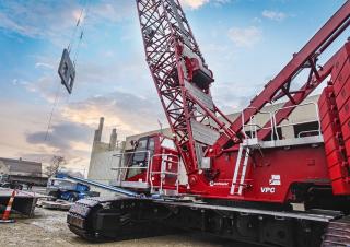 Pásové jeřáby s příhradovým výložníkem Manitowoc MLC300