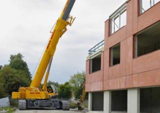 Pásové jeřáby s teleskopickým výložníkem Liebherr LTR 1220