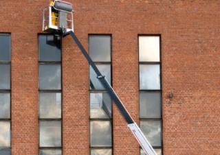 Teleskopické pracovní plošiny Přívěsné teleskopické pracovní plošiny Dino Lift Dino 135TB
