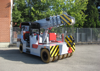 Průmyslové mobilní jeřáby Valla 250 EC