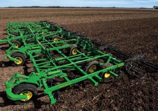 Radličkové podmítače John Deere 2230FH