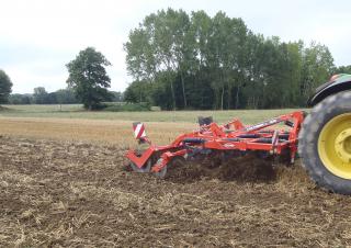 Radličkové podmítače Kuhn Cultimer L 300 NSM