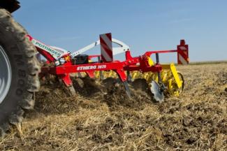 Radličkové podmítače Pöttinger Synkro 3020