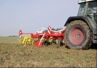 Radličkové podmítače Pöttinger Synkro 3030 nova