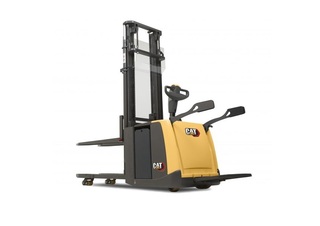 Regalové zakladače Regalové zakladače s plošinou pro řidiče Caterpillar NSV12P